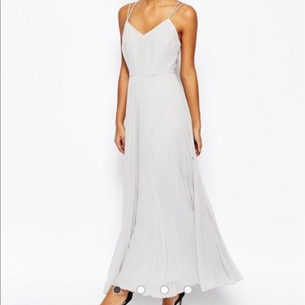 Maxi dress with pleated skirt